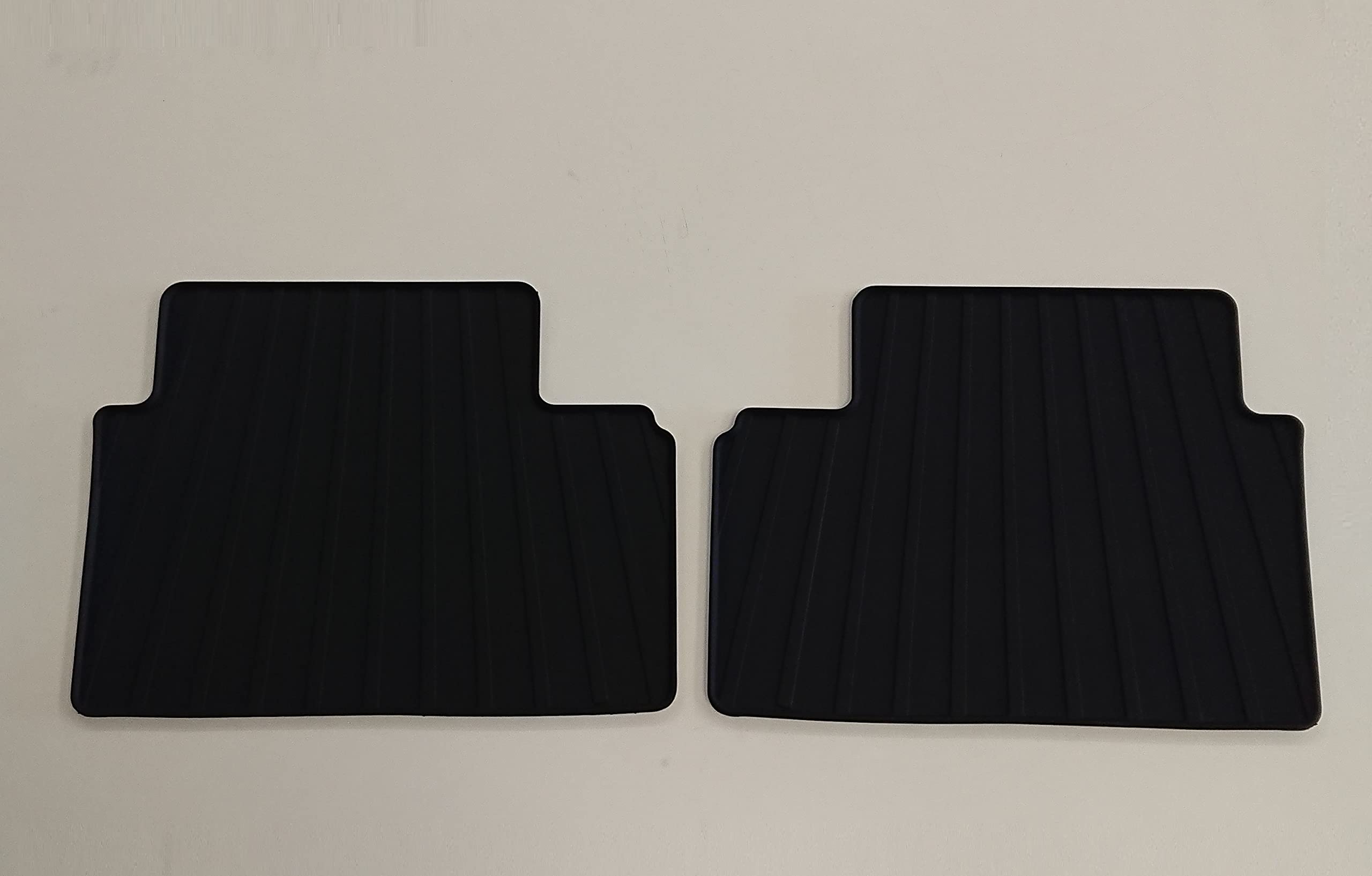 Kia Xceed - Juego de alfombrillas de goma delanteras y traseras con logotipo gris en las alfombrillas delanteras originales J7131ADE50