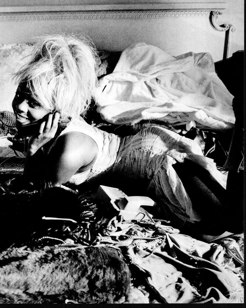 Amazon.com: Posterazzi Lil Kim Laying On Bed With Phone Black And White  Photo Print (16 x 20) - Item  MVM57452: Posters & Prints