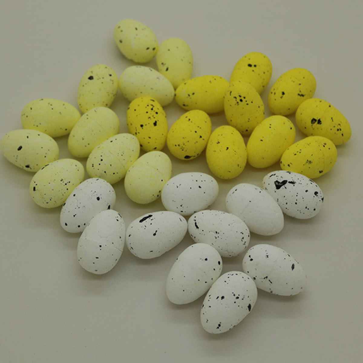Gatuida Lot de 100 Œufs Factices de Pigeon, Œuf Décoratif en Faux, Surface Lisse, en Plastique, pour Élevage et Décoration de Maison