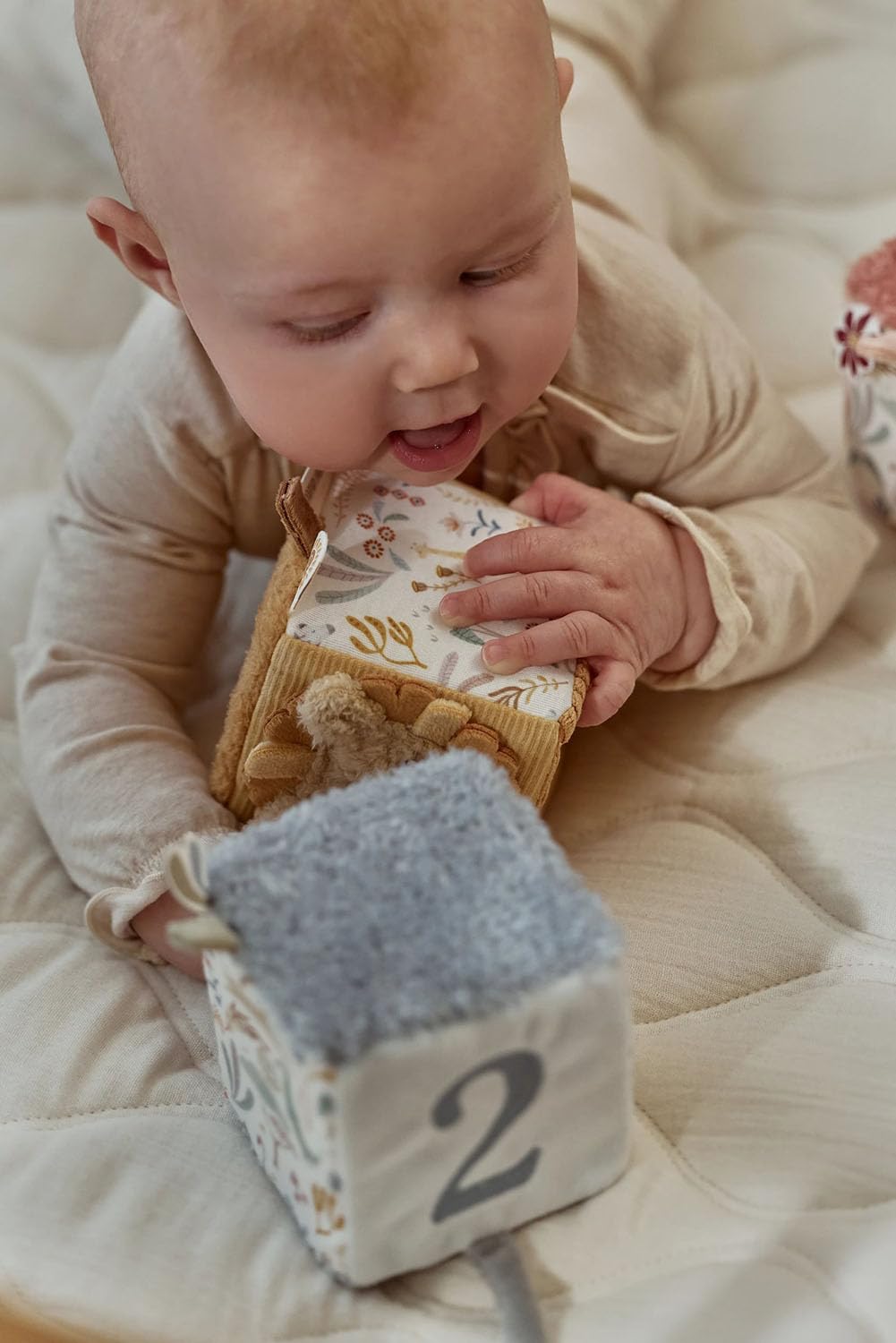 Little Dutch Activity Stoffwürfel - Fühlwürfel - Spielwürfel - Aktivitätswürfel - für Babys ab der Geburt - Unisex - Safari Friends