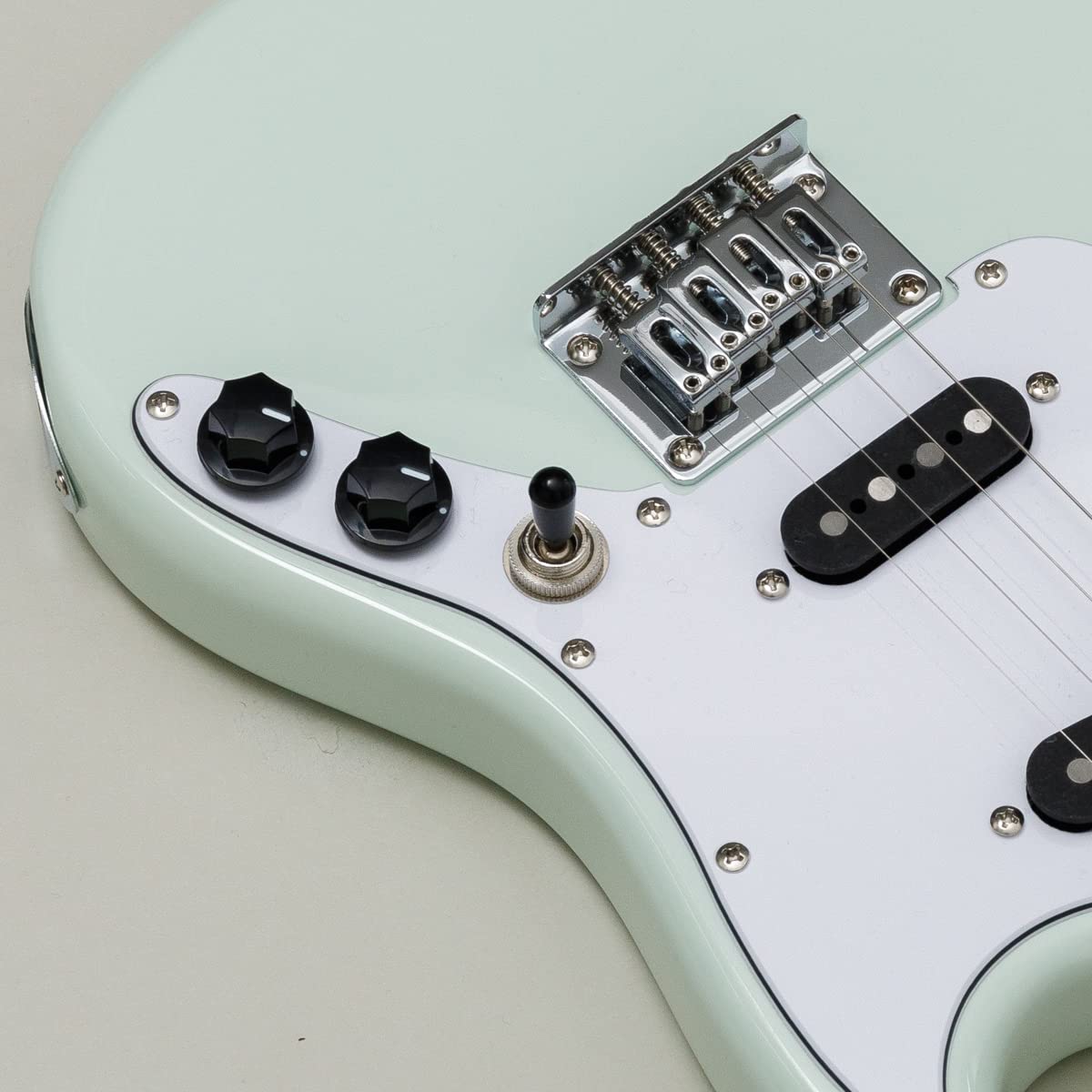 Amazon.co.jp: LaidBack LEU-MTG エレキウクレレ テナー mustangタイプ