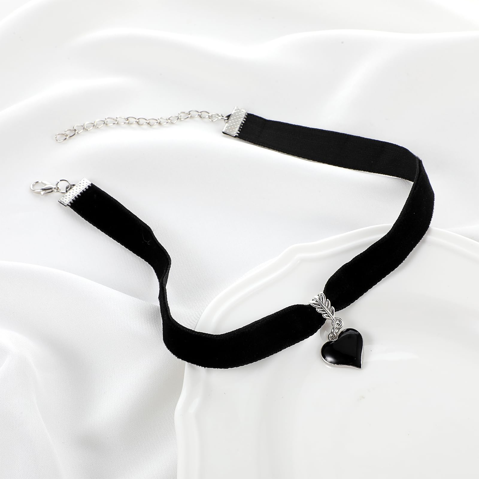Czarny aksamitny choker, naszyjnik, regulowany, gotycki choker z wisiorkiem w kształcie serca, gruby, gotycki choker dla kobiet, dziewcząt, gotycka biżuteria, prezenty na Halloween, przyjęcie