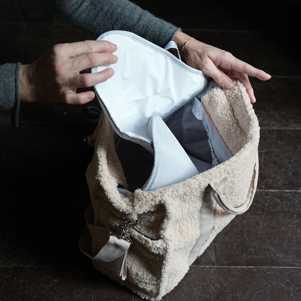MAÏKA Sac à langer Moumoute | tendance | capacité 22 L | bouclette | 100% polyester | nombreuses poches | tapis à langer inclus | poche isotherme | 2 sangles d'attaches poussette | Rose