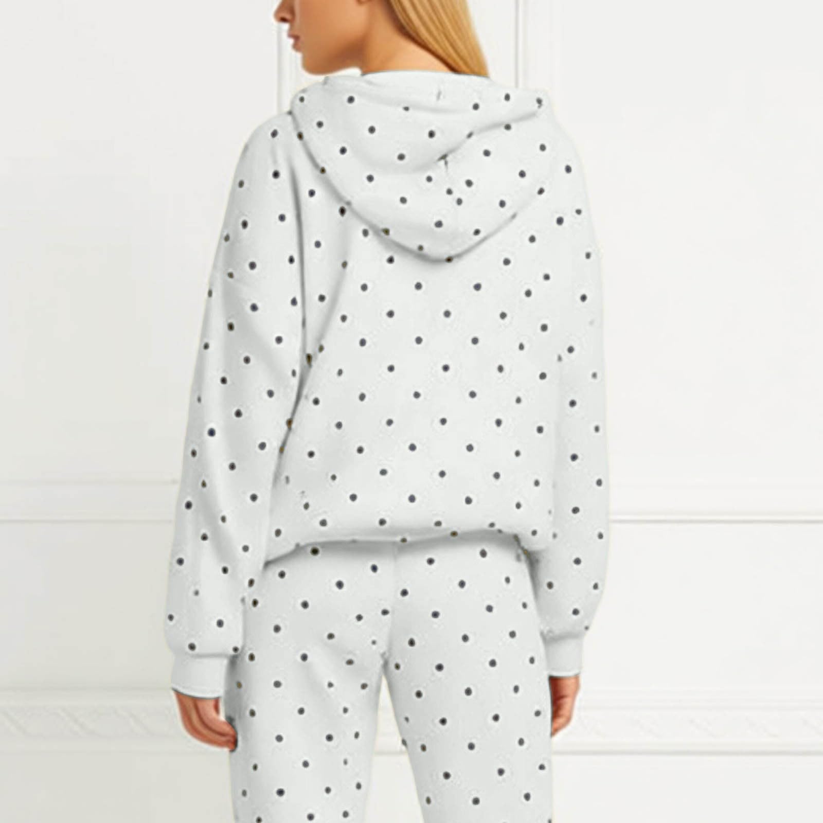 Elegantes Zweiteiler-Outfit mit Polka-Dots für Damen im lässigen Stil für Winter