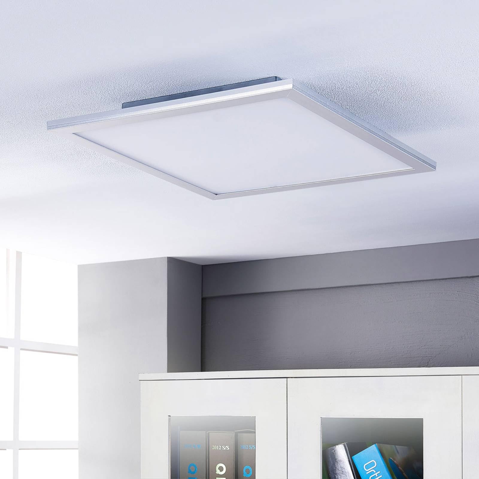 Lindby LED Deckenleuchte ‚Luay‘ – Dimmbares LED-Panel 80x30 Cm, Inkl. Fernbedienung & Leselampe, Weiß