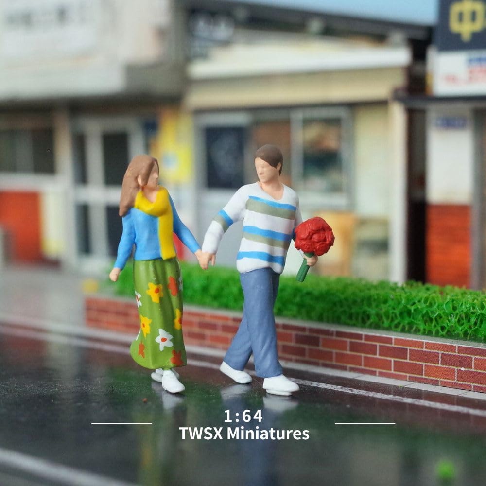 Couples Strolling On The Street 2PCS, 1:64 Scale,Intimacy, Romance,Miniature People, Miniature Models, Suitable for DIY Landscapes, Creative Scenes, Matching and Macro Photography