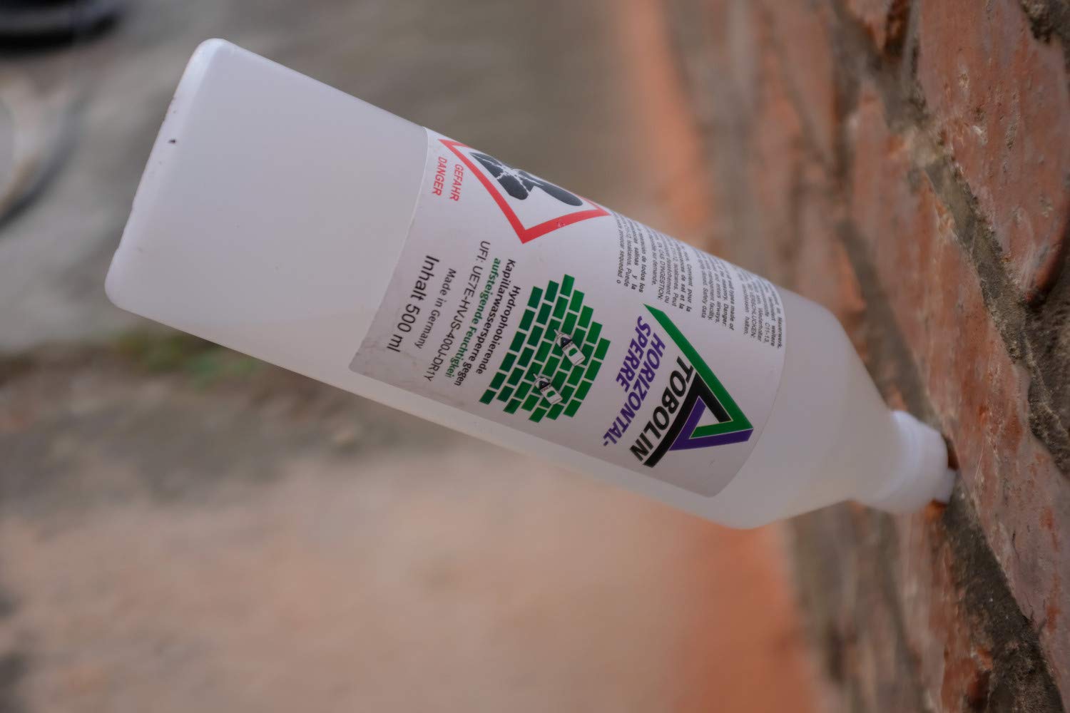 TOBOLIN Horizontalsperre Set 12 x 500 ml inkl. 12 Auslauftüllen – ölbasiertes Injektionsverfahren gegen aufsteigende Feuchtigkeit im Mauerwerk, nachträgliche Feuchtigkeitssperre zur Mauertrockenlegung