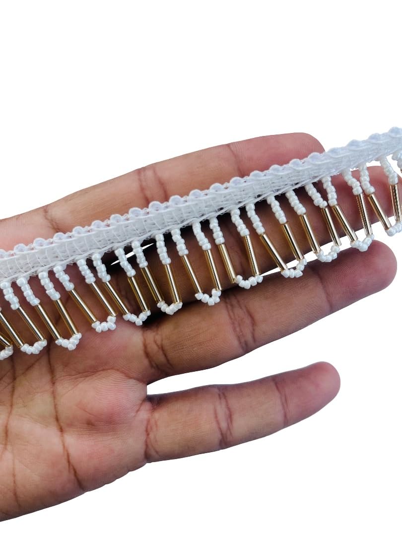 Bordure en dentelle dorée avec pompons de 3 cm de large pour robe, sari et artisanat