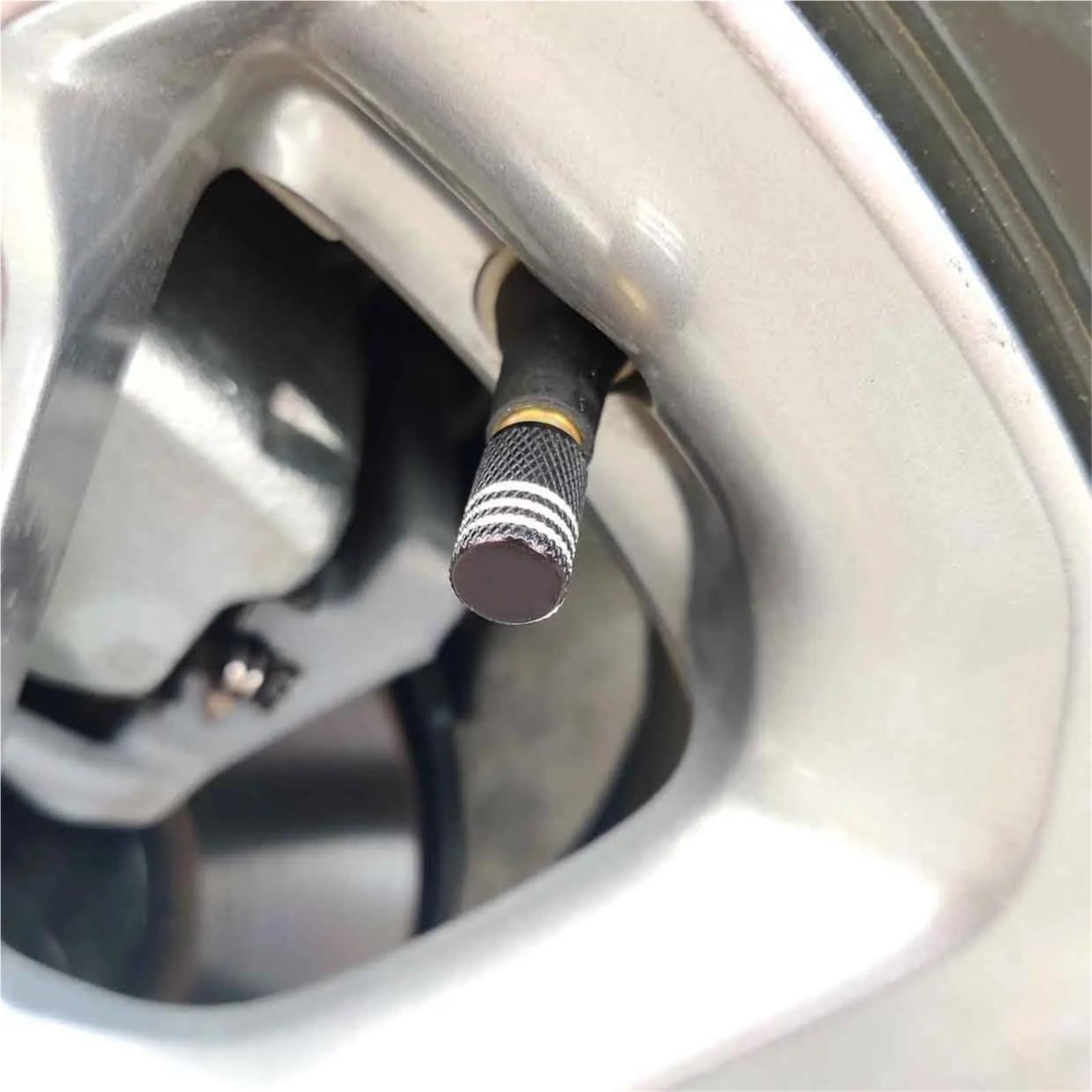 Pièces Bouchon Valve Bouchon Valve Pneu Moto Universel Anti Poussière pour Harley pour Softail pour Fat Boy 114 FLFB FLFBS pour Street Bob 2018-2023(Black3)