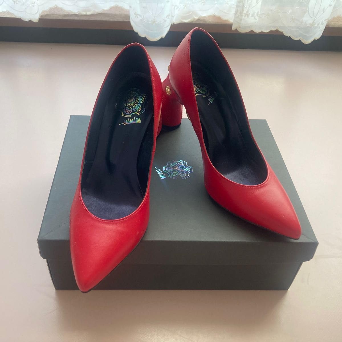 ha｜za｜ma】惹き鉄となるヒールパンプス