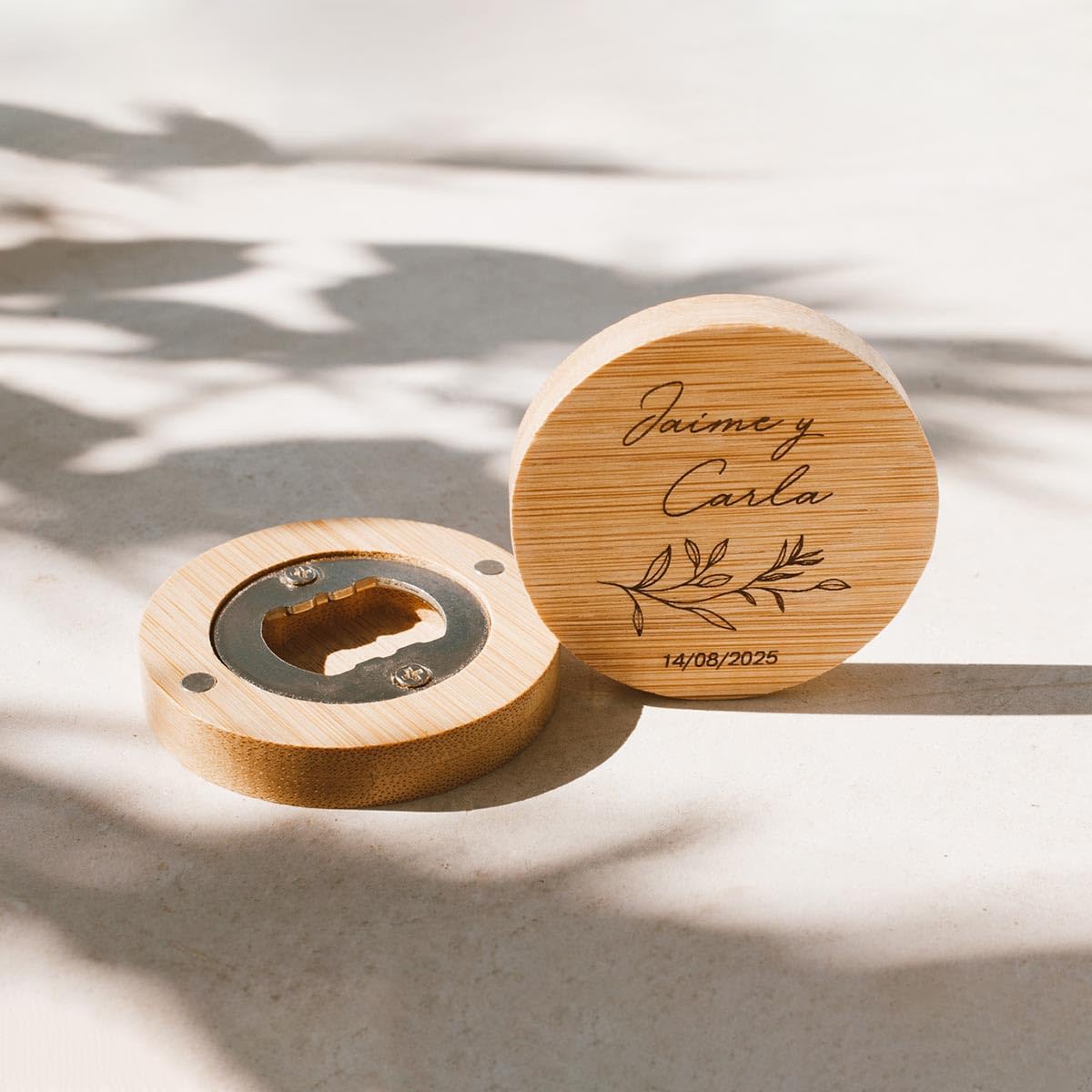 Abridor Personalizado Boda de Madera – Pack de 50 Abrebotellas Magnéticos para Invitados – Detalle Original y Recuerdo de Boda Personalizado