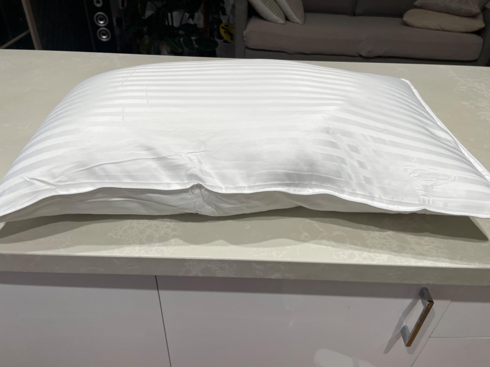 Beckham Hotel Collection Bed Pillows Standard/Queen Size Set of 2 Down Alternative Bedding Gel