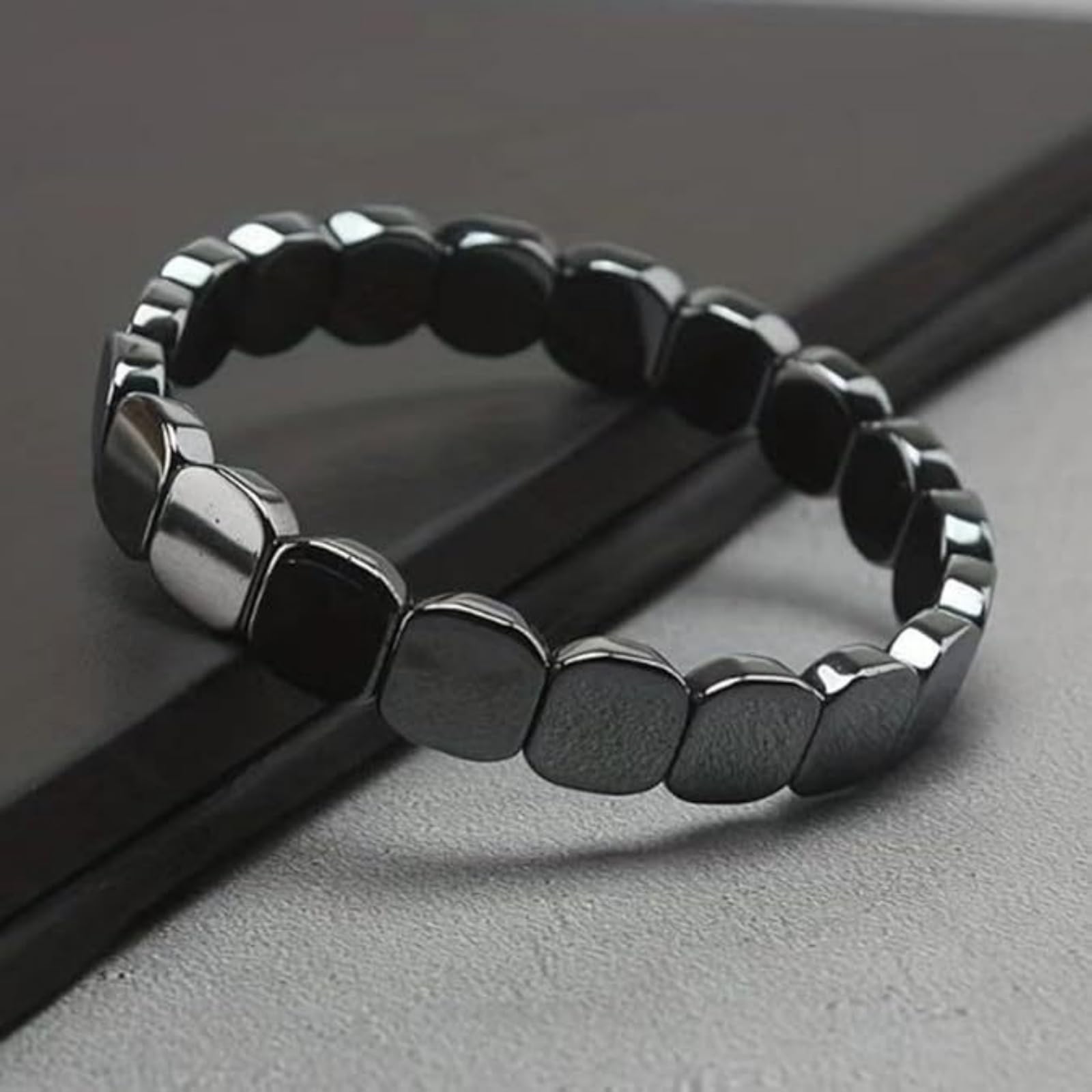 Hematyx Intense Bracelet en hématite naturelle pour homme，Un accessoire élégant pour le poignet, stylé et polyvalent, qui convient à toutes les occasions