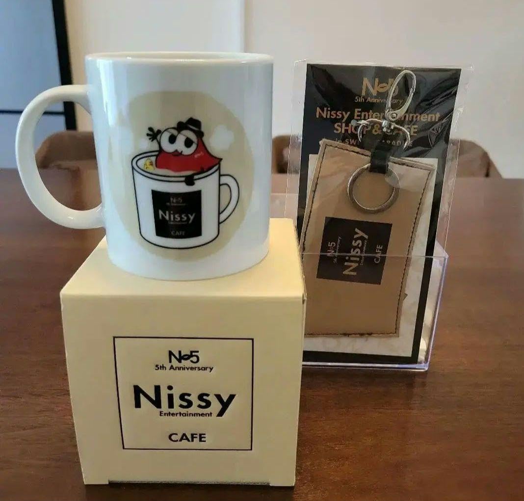 Amazon.co.jp: Nissy カフェ限定マグカップ&スリーブキーホルダー 