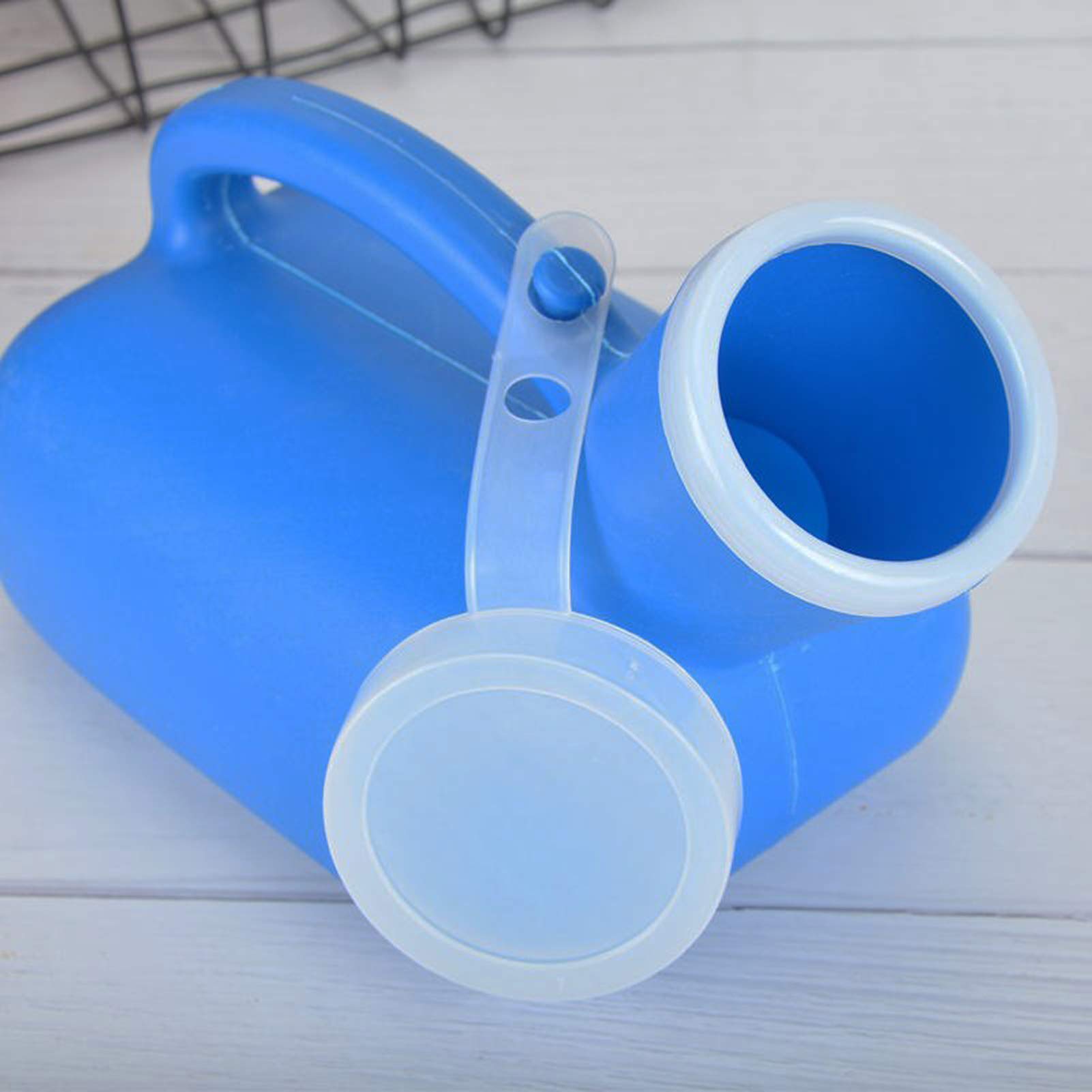 YNGJUENCP Urinals for Men Thick Firm Portable Urinal, Urine Collection for Incontinence, Elderly, Travel Bottle and Emergency -1000ml(White/Blue)(Color:Blue)