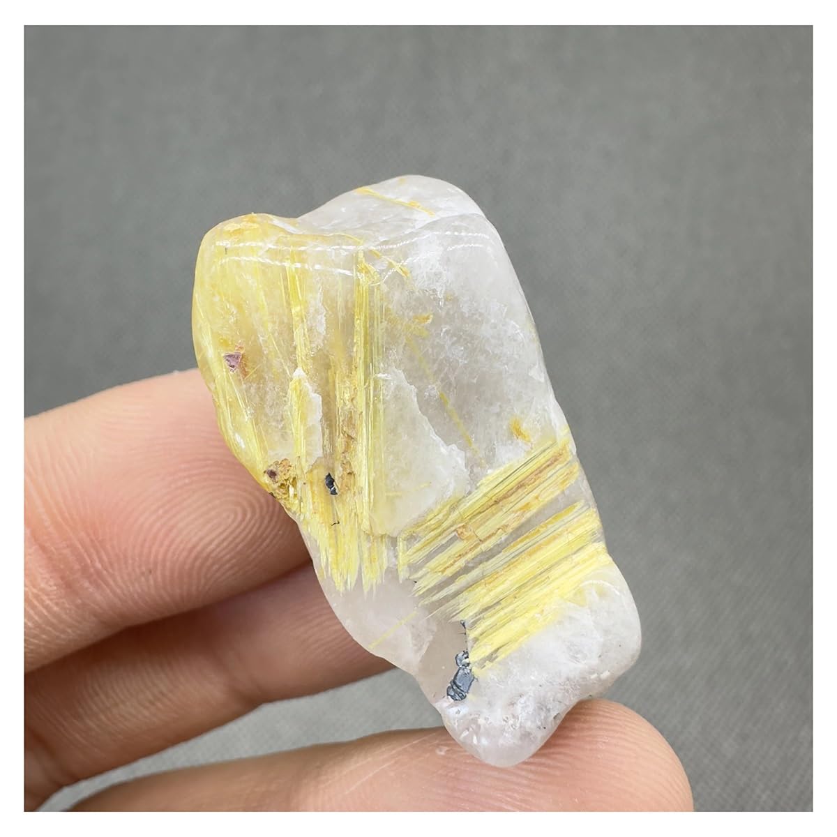 Cristaux de Quartz Rutile Doré pour Sublimer la Décoration de Votre Bureau Zen