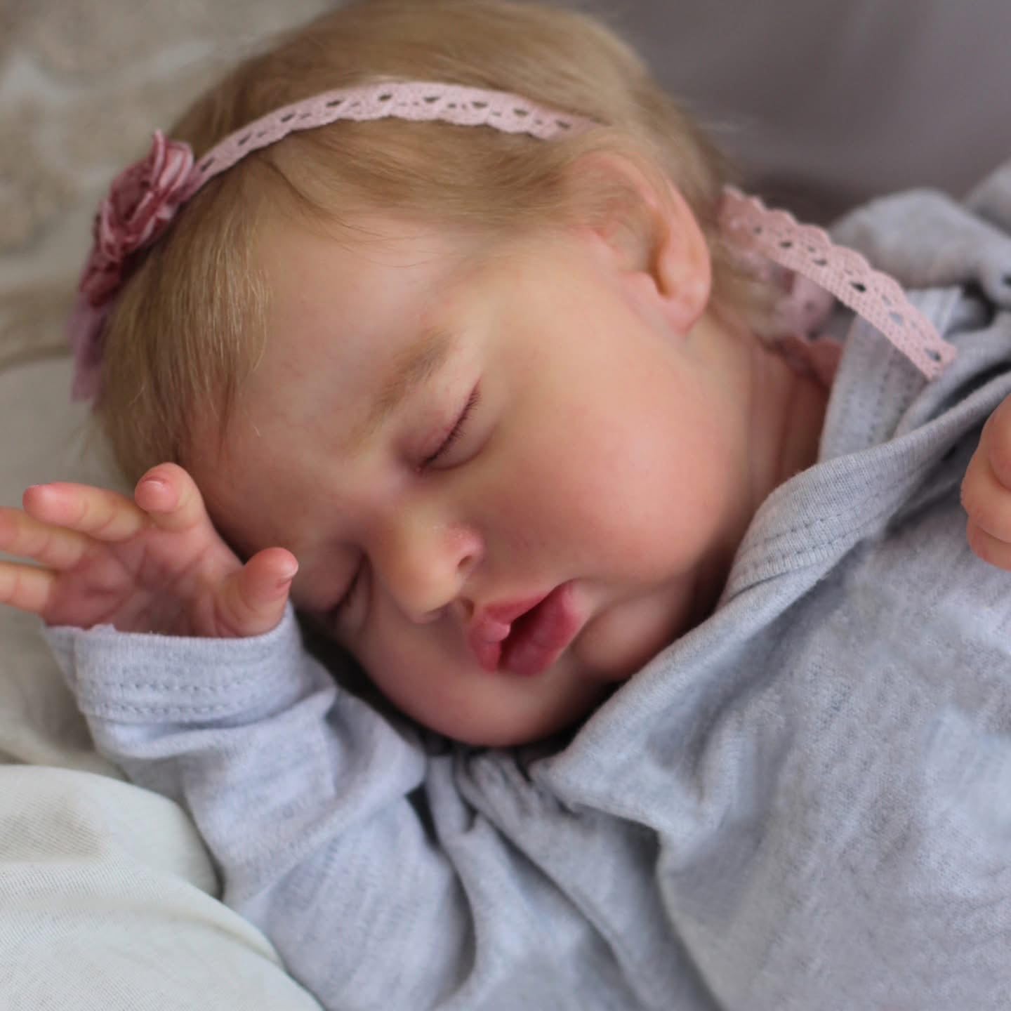 OHIJGN Lifelike Reborn Dolls Girls 19 Inch Reborn Baby Doll Handmade Reborn Babies Soft Body She Looks and Feels Just Like A Real Life Baby - Image 2