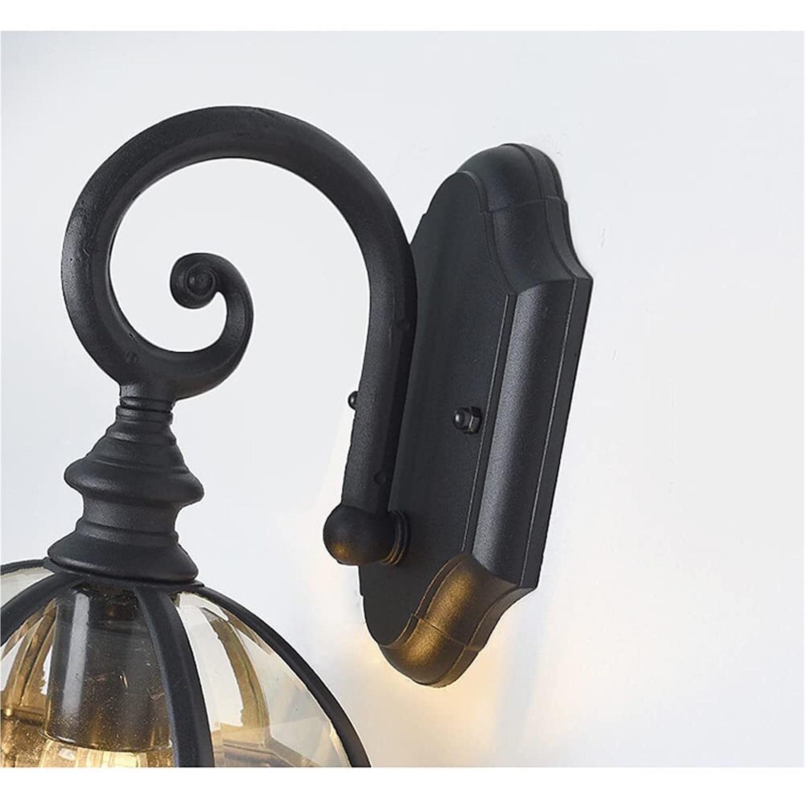 Zewnętrzna latarnia ścienna z przezroczystymi szklanymi panelami, wodoodporna czarna lampa ścienna, vintage lampa zewnętrzna na ganek, patio i ogród.