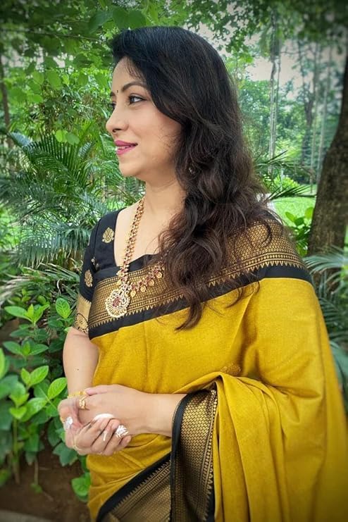 Women's Kanjivaram Soft Lichi Silk Saree With Blouse Piece