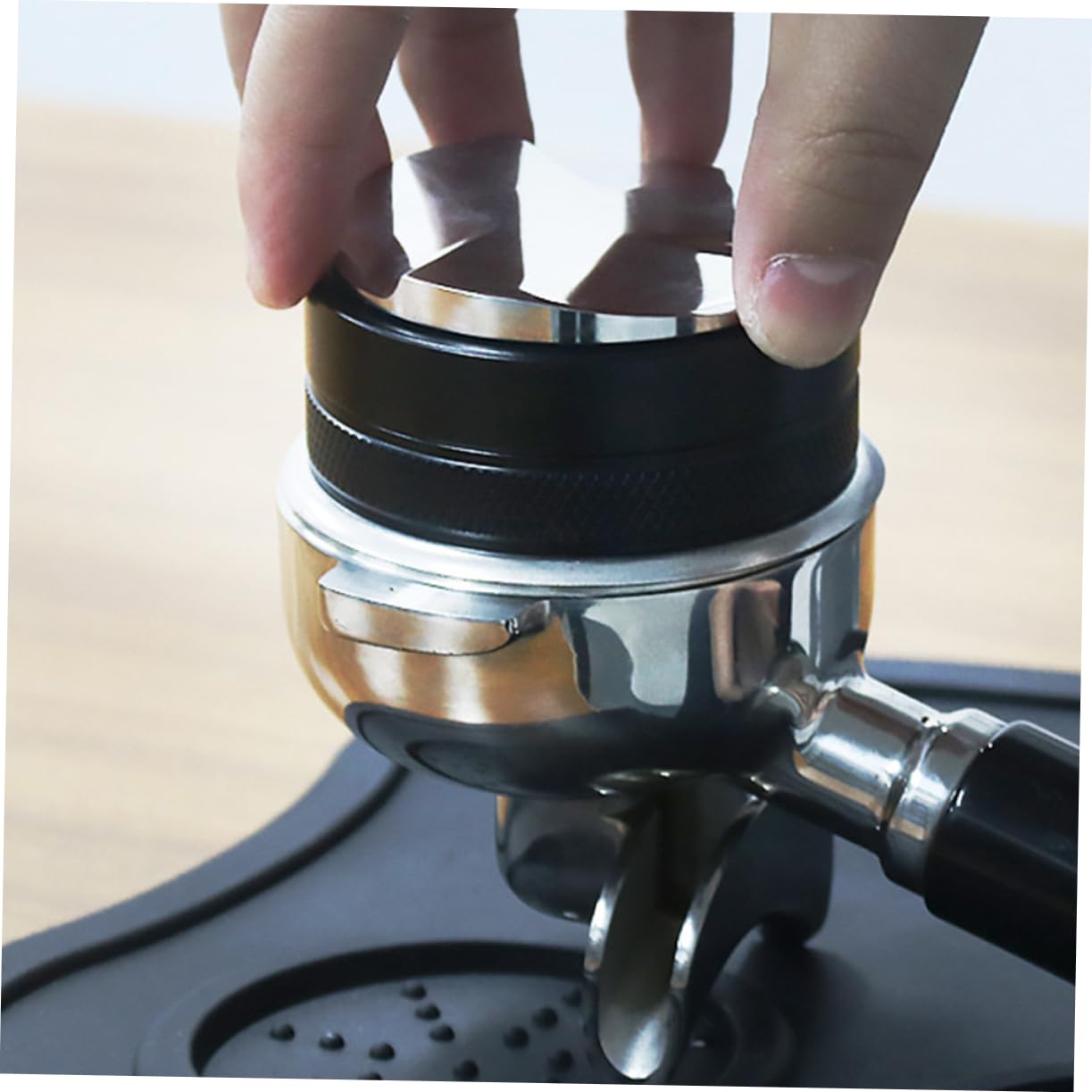 IMIKEYA Schwarzer Dosiertrichter aus Aluminiumlegierung und Edelstahl für Espresso 58mm mit Drehfunktion Professionelles Kaffeezubehör