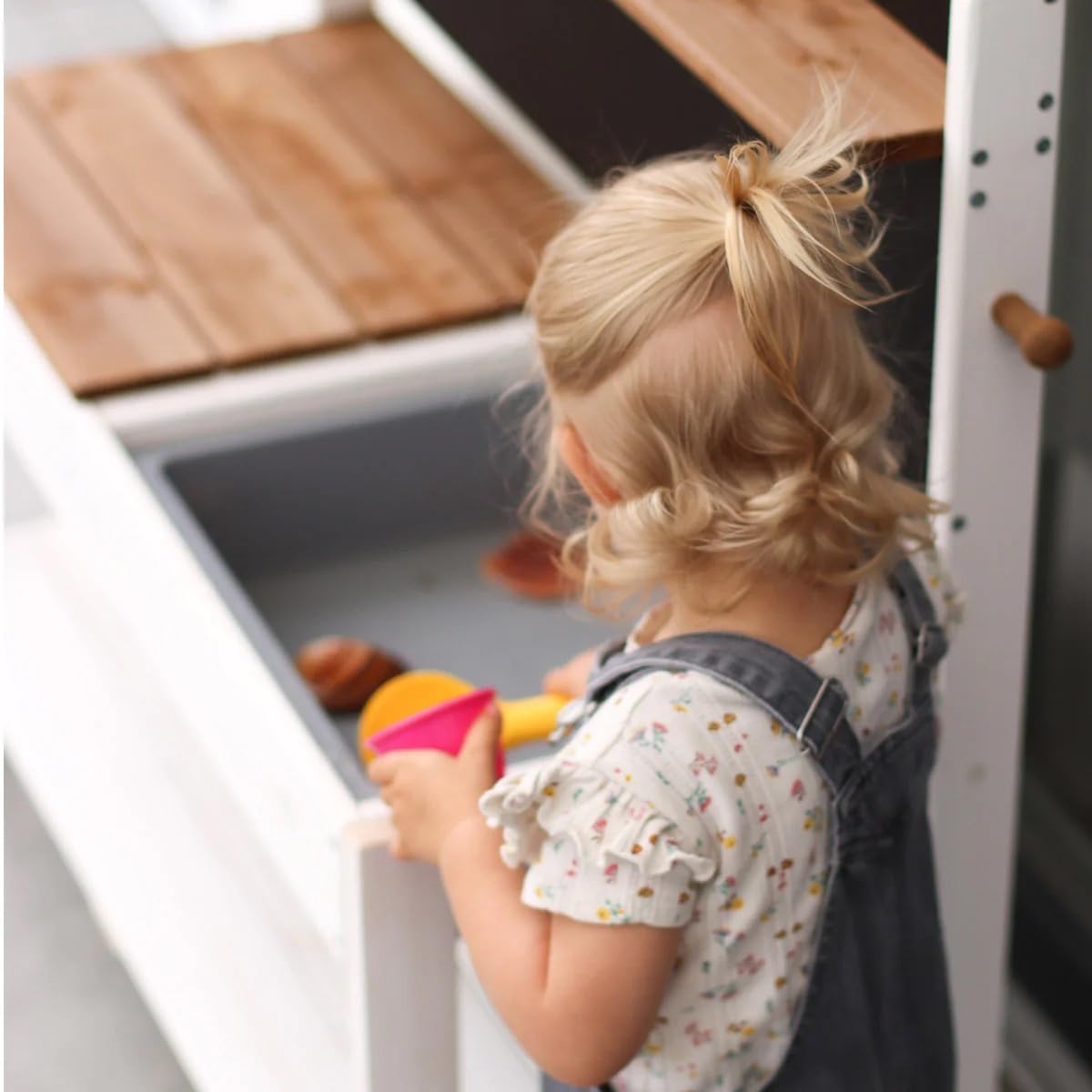 Meppi Matschküche Kleiner Gärtner aus Holz - Outdoorküche für Kinder mit Matschwannen - Pflanztisch & Basteltisch