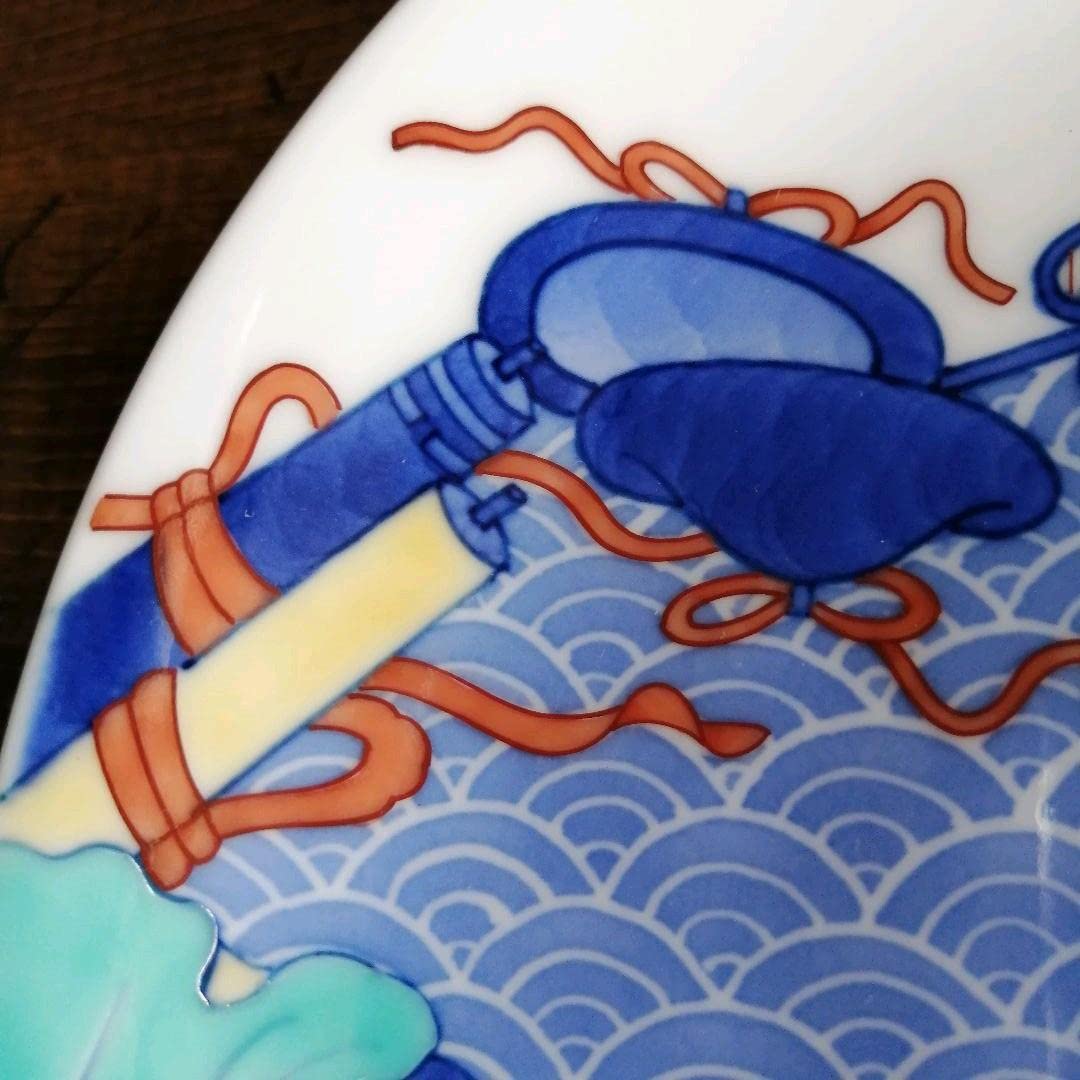 伊万里焼 畑萬陶苑：鍋島 青海波墨弾き宝尽くし文 宝彫7寸鉢☆ Amazon.co.jp: 伊万里焼 色鍋島畑萬陶苑 色絵 宝尽くし文皿管理.KT