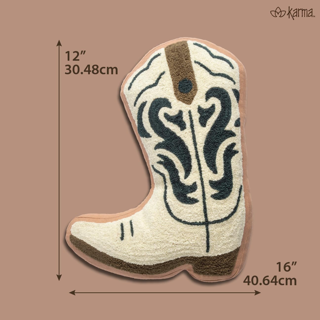 カルマ刺繍枕、ブーツ。