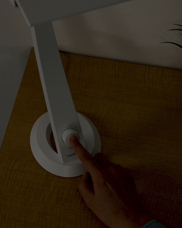 Amazon | ツインバード デスクライト LED 昼白色 明るさ24段階