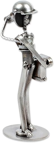 Miniatura 2 de NOVICA 271651 'Fotógrafo rústico' Escultura reciclada de piezas de automóvil, metálico