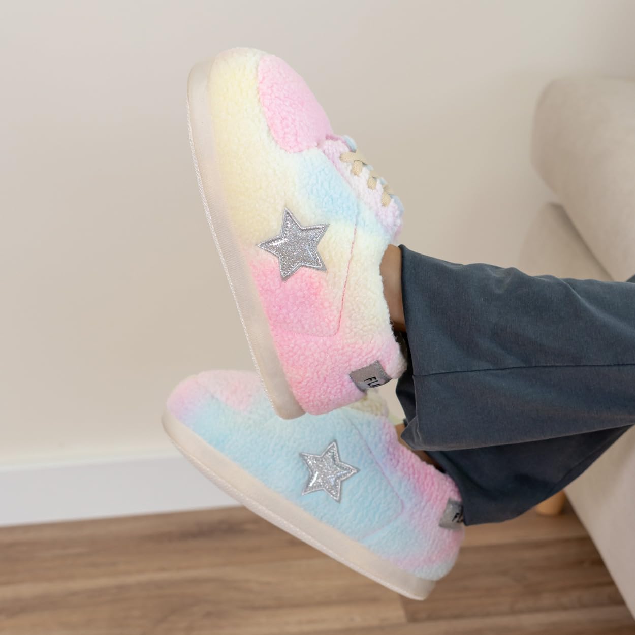 Flamingueo Chausson Sneakers - Pantoufles Femme Hiver, Chausson Homme, Unisex, Pantoufles Homme Confortable, Slippers, Taille Unique