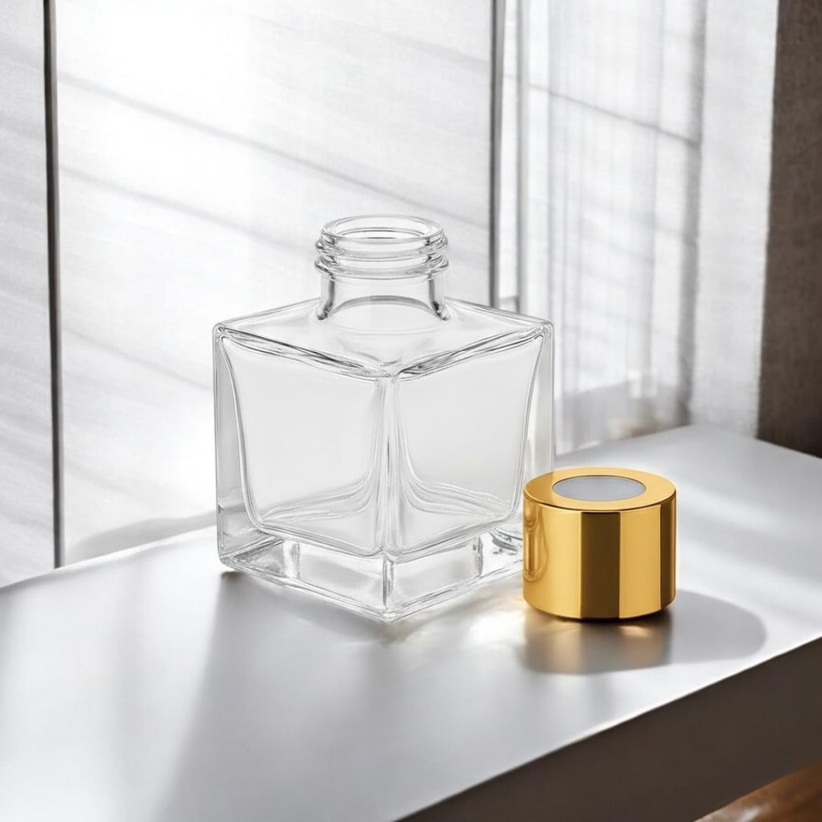 Doni Bomboniere - 50 leere Glasflaschen à 50 ml mit Holzstäbchen für Raumduft - Diffusor für ätherische Öle für Zuhause, Badezimmer, Wohnzimmer, dekorative Möbel (Gold)