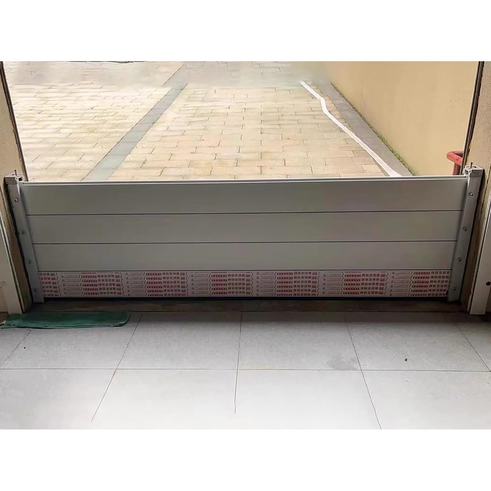 Barrière de contrôle des inondations pour sécuriser le garage et la maison