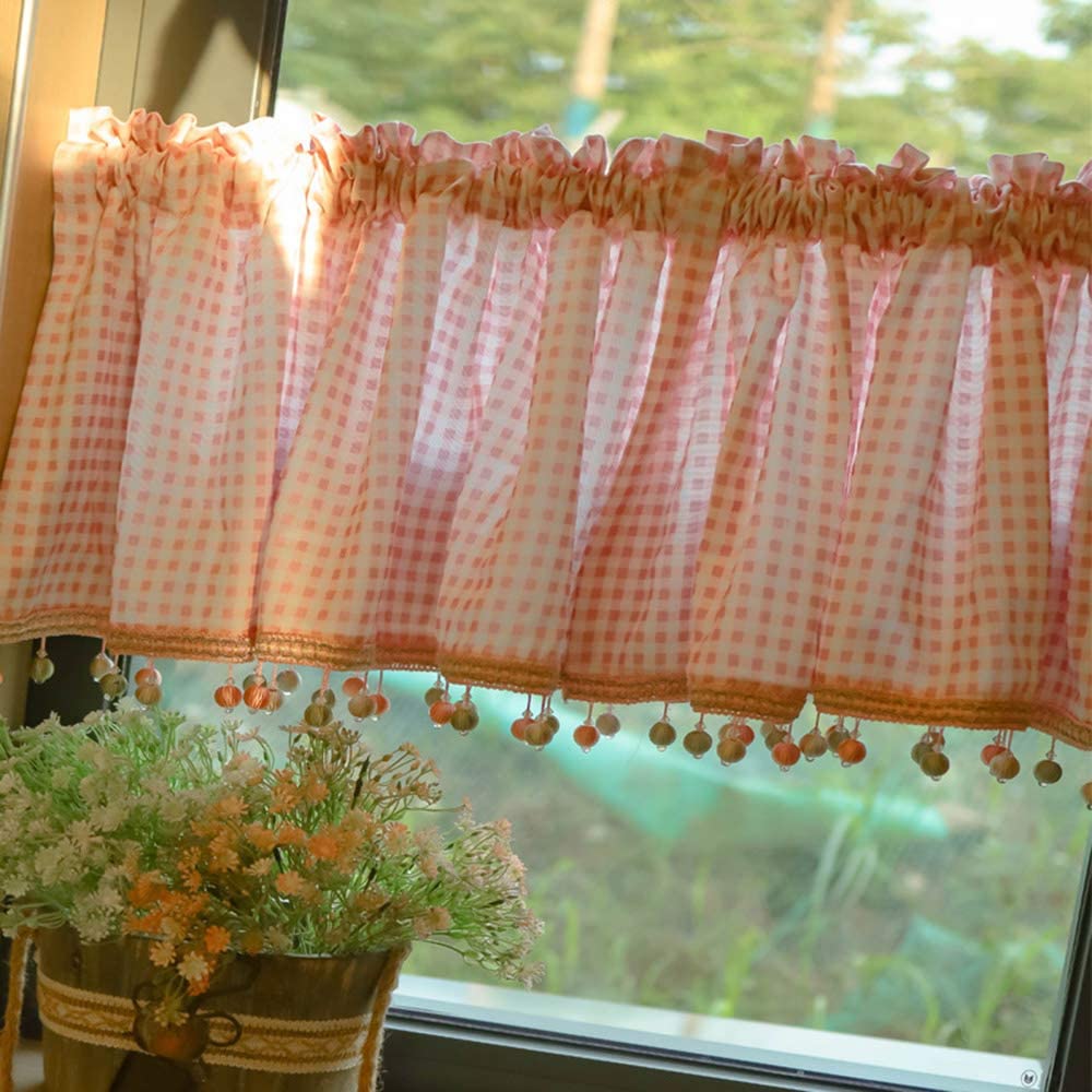 Cortinas y cenefas de la cocina para crear un ambiente cálido a cuadros rosa