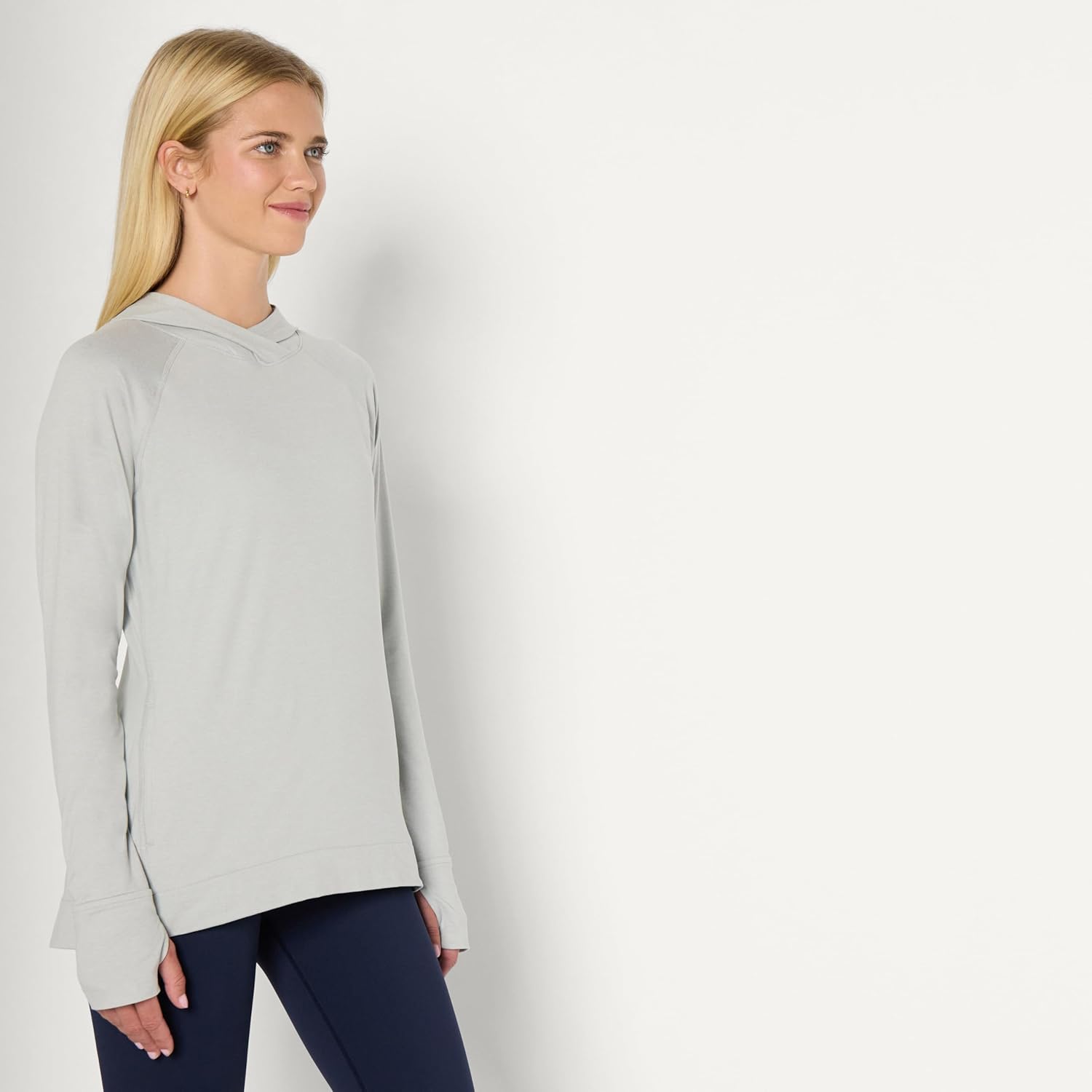 Amazon Essentials Women's Athletic Soft Performance Lightweight Long Sleeve Pullover Hoodie Workout Top, Space Dye - Image 2