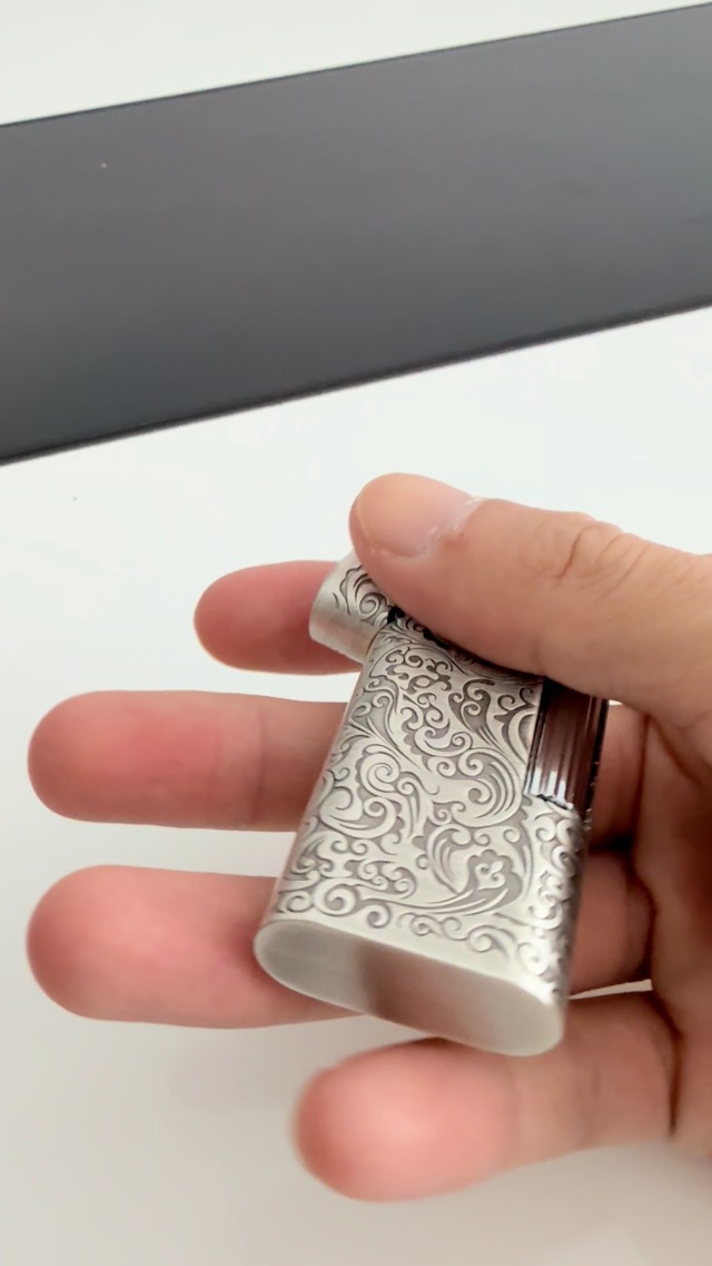 Encendedor Vintage de Latón Reutilizable con Llama Suave miniatura 7