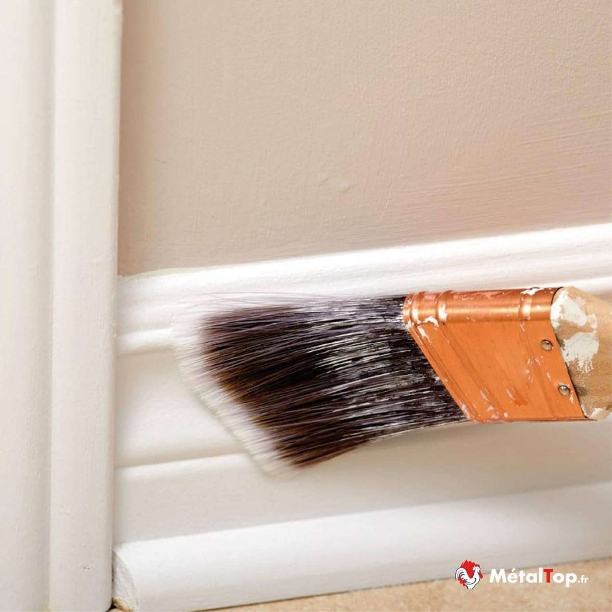 Metaltop Peinture Plinthe - Blanc pur - RAL 9010-1 L Solution idéale pour protéger et embellir vos plinthes en bois.