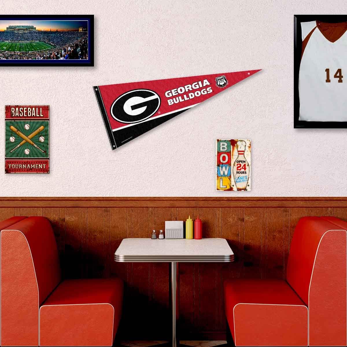 Georgia Bulldogs Pennant Flag and Wall Tack Mount Pads