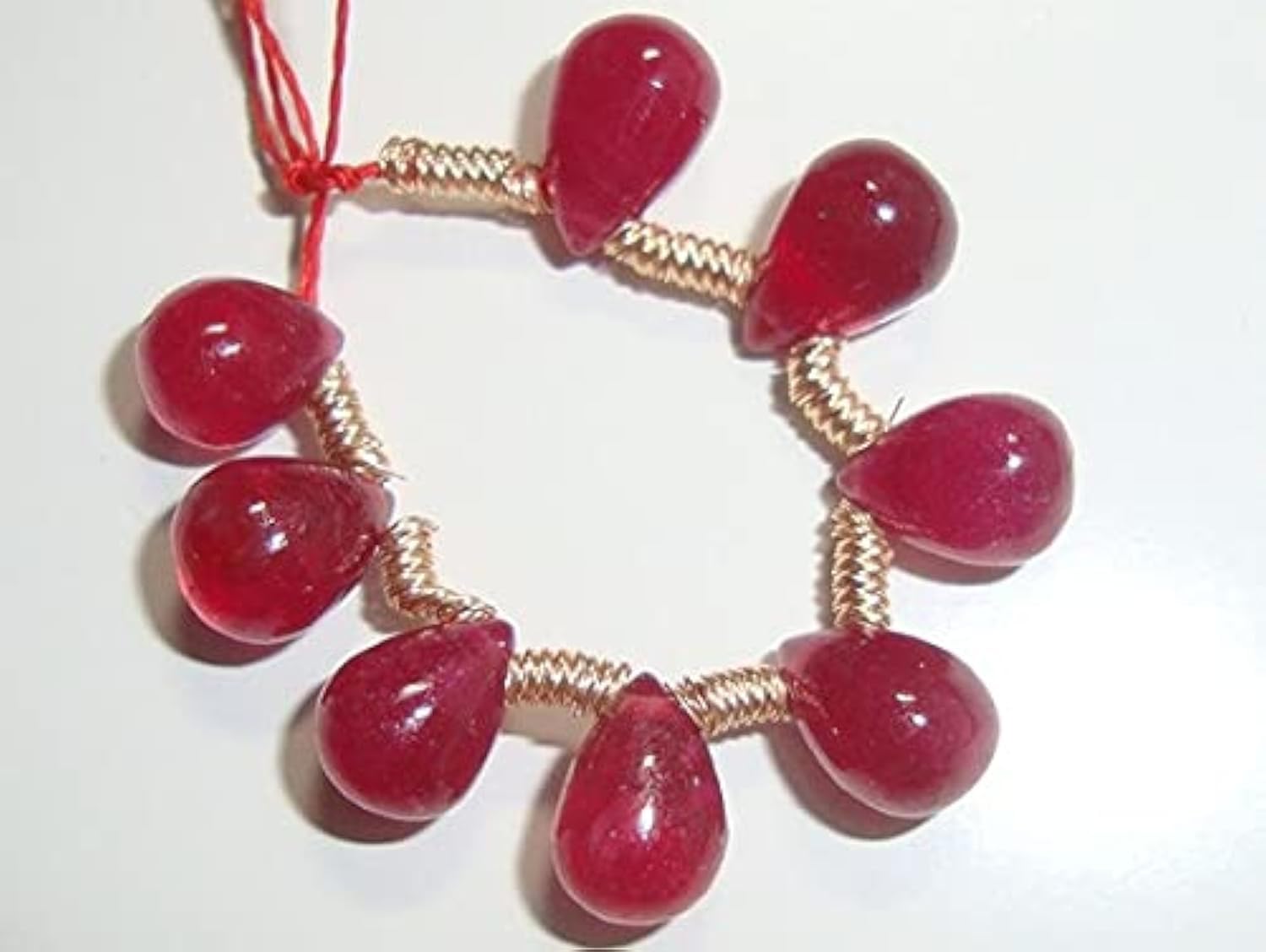 Ruby Smooth Teardrop Briolette : perles lisses pour éviter les accrocs de fils