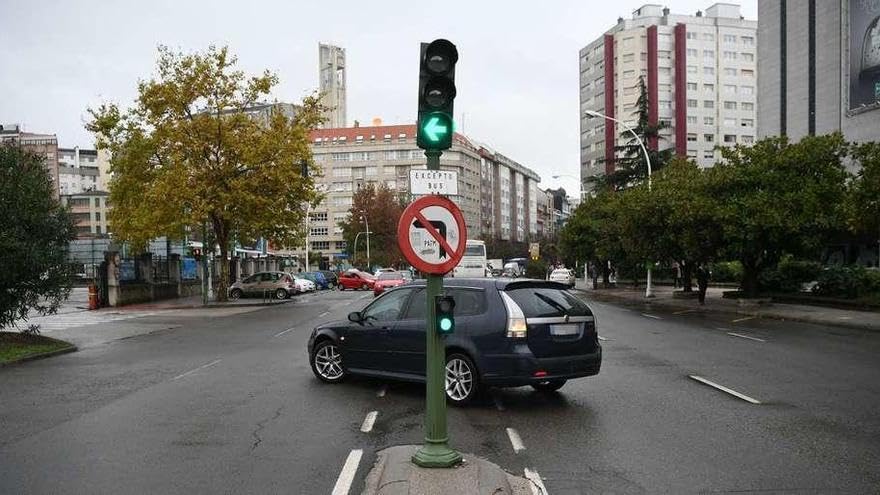 Señal Metálica Homologada Tipo MOPU 60 cm Reflect N1 Giro a la Izq Prohibido R-303