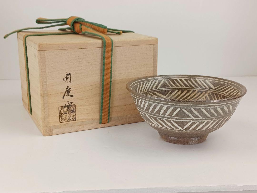 Amazon.co.jp: Y529-4 茶道具 聞慶窯 新高麗彫 三島茶碗 共箱 あ