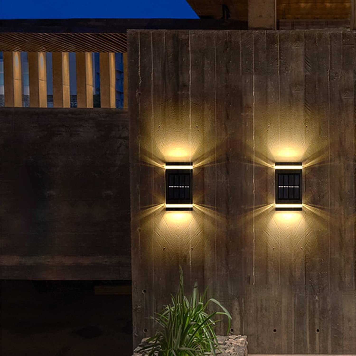 Lámparas de pared para exteriores retro Paquete de 2 luces LED solares for exteriores hacia arriba y hacia abajo que iluminan la lámpara de luz solar for exteriores IP65, luz solar impermeable for par