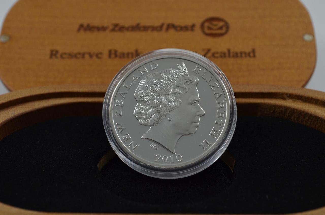 2010 NZ Silver Dollar Proof Coin - Maori Art - Heitiki $1