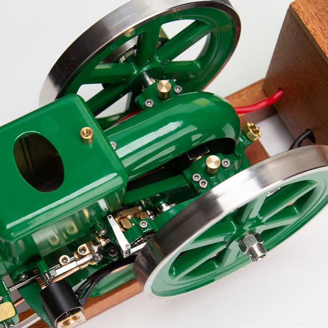 Benzinmotor-Modellbausatz, Retrol & OKMO Miniatur-Einzylinder-4-Takt-wassergekühlter horizontaler Benzinmotor mit Holzdisplayständer & Zündanlage, Retro-industrielles mechanisches Sammlerstück