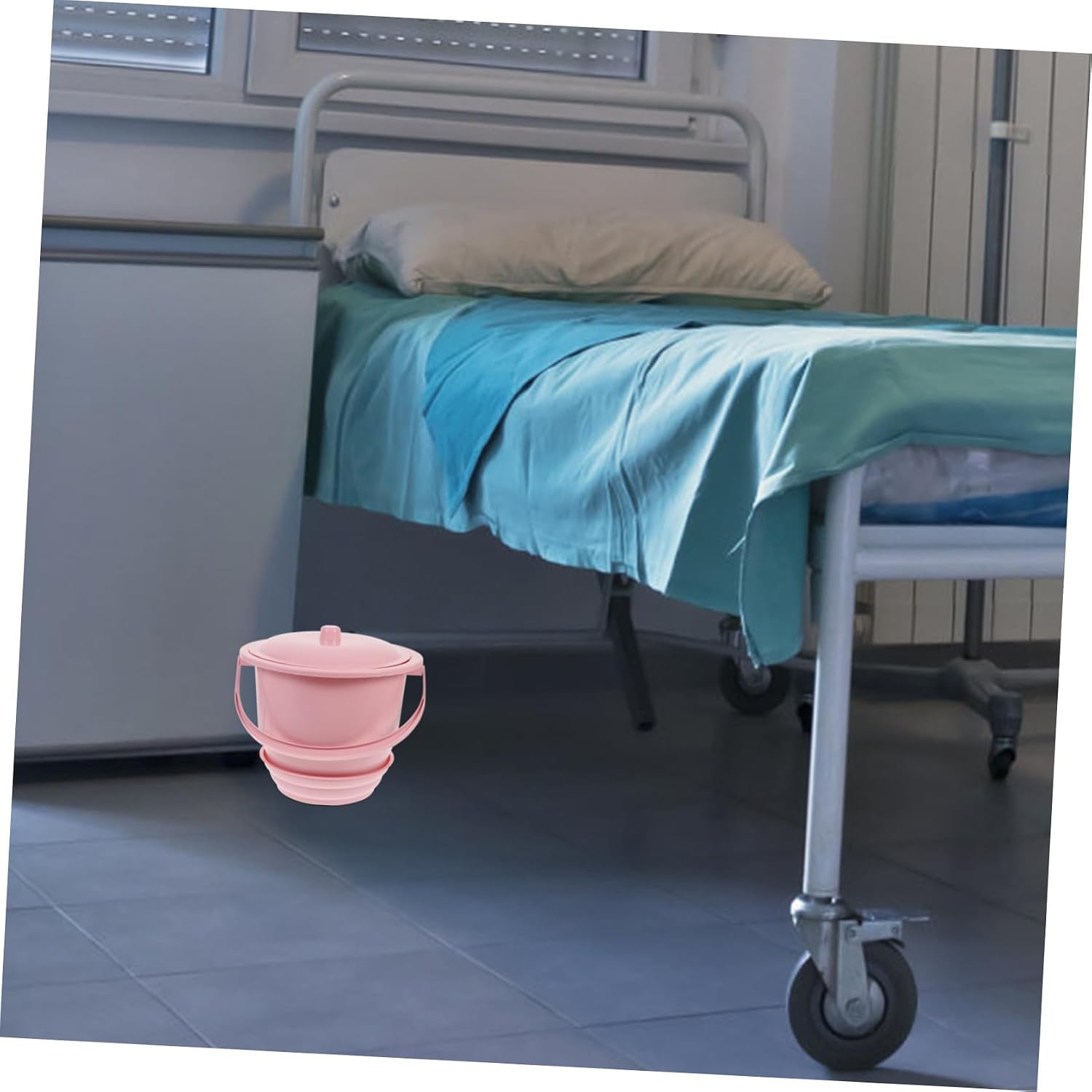 Thickened Portable Urine Bucket with Lid Handheld Chamber Pot for Home Night Use Bedpan Spittoon Potty for Adults Elderly Patients