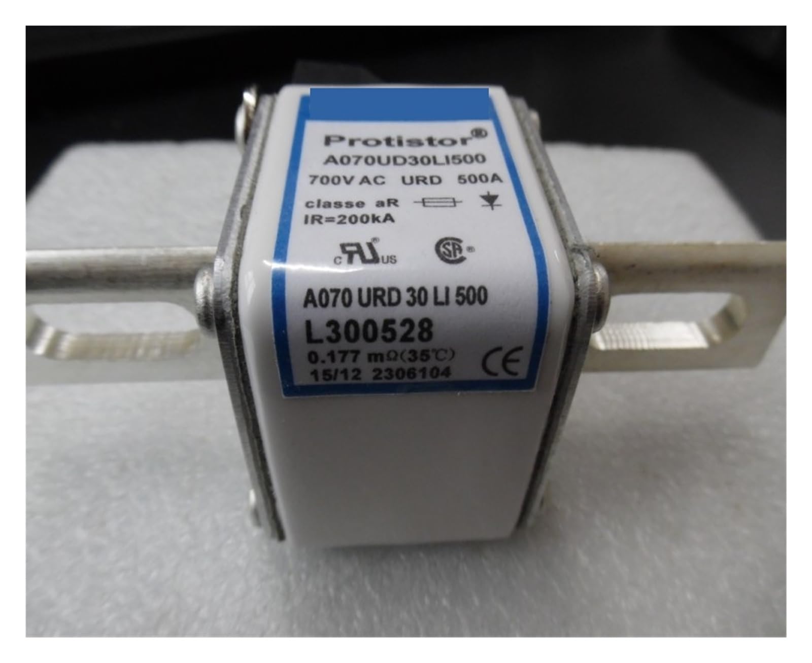 Fusibles A070UD30LI125 pour la maintenance des systèmes de puissance et onduleurs