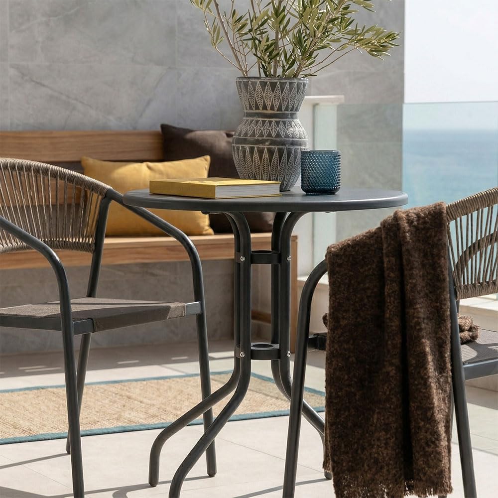 UBERTI. Set bistrò da balcone tavolino rotondo in metallo e 2 sedie in metallo con braccioli impilabili con schienale in corda, set salvaspazio per veranda e giardino - Max & Gaia (Grigio Scuro)