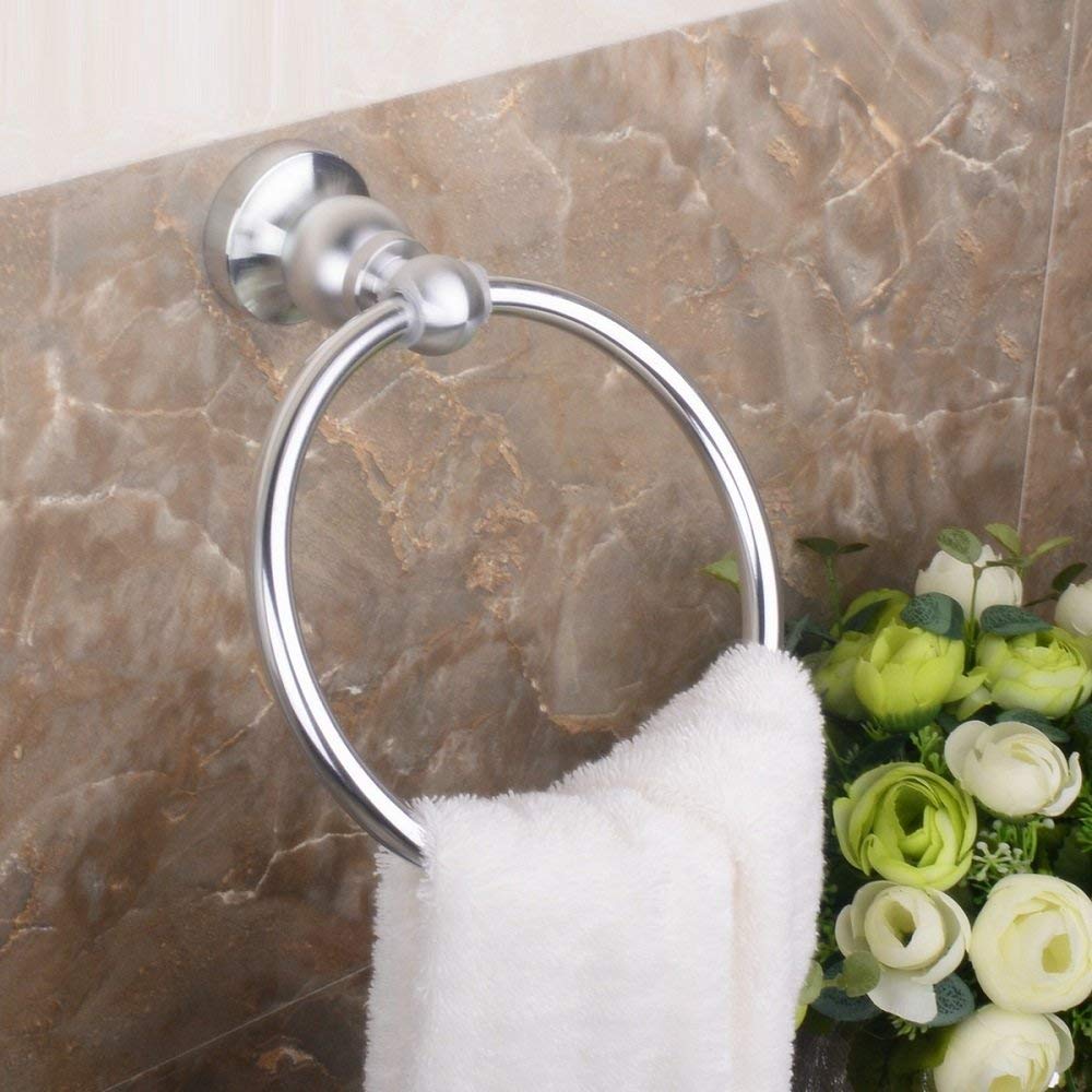 Anneau de serviette de salle de bain à la maison pour un décor soigné