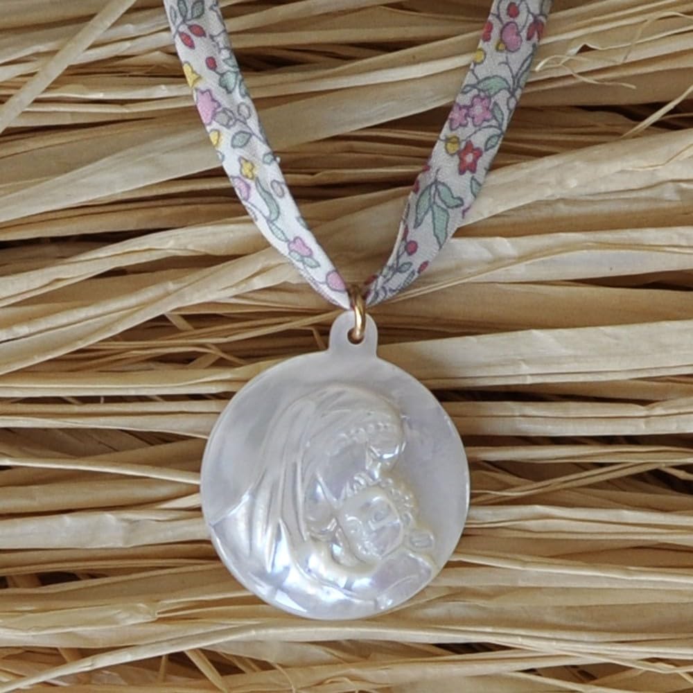 LES POULETTES BIJOUX Pendentif Nacre Ronde Vierge à l'Enfant