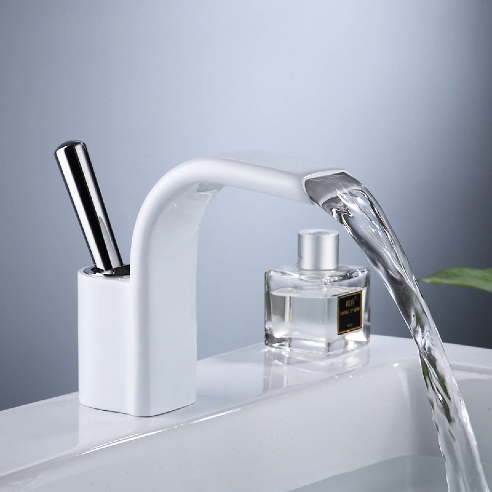 Robinet de salle de bain cascade mitigeur eau chaude froide laiton
