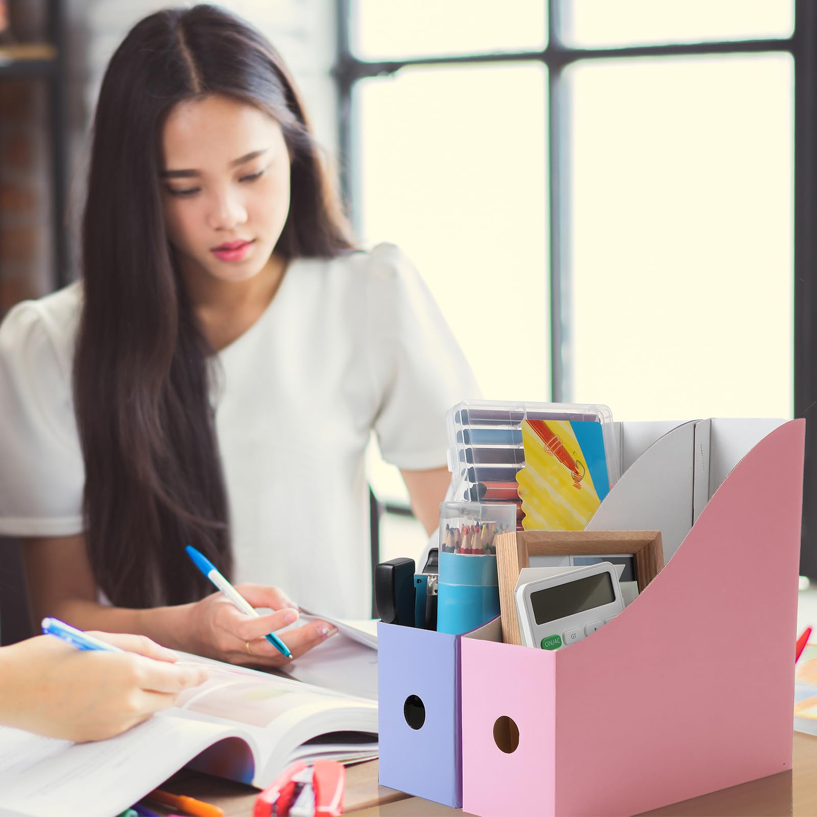 Colarr 24 portariviste in cartone, 12 colori, con etichette adesive, porta riviste, cartelle, libri, per scrivania, documenti per la scuola (colori vivaci)